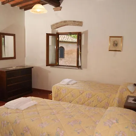 Appartamento Sleeps 8 T242065 Montaione